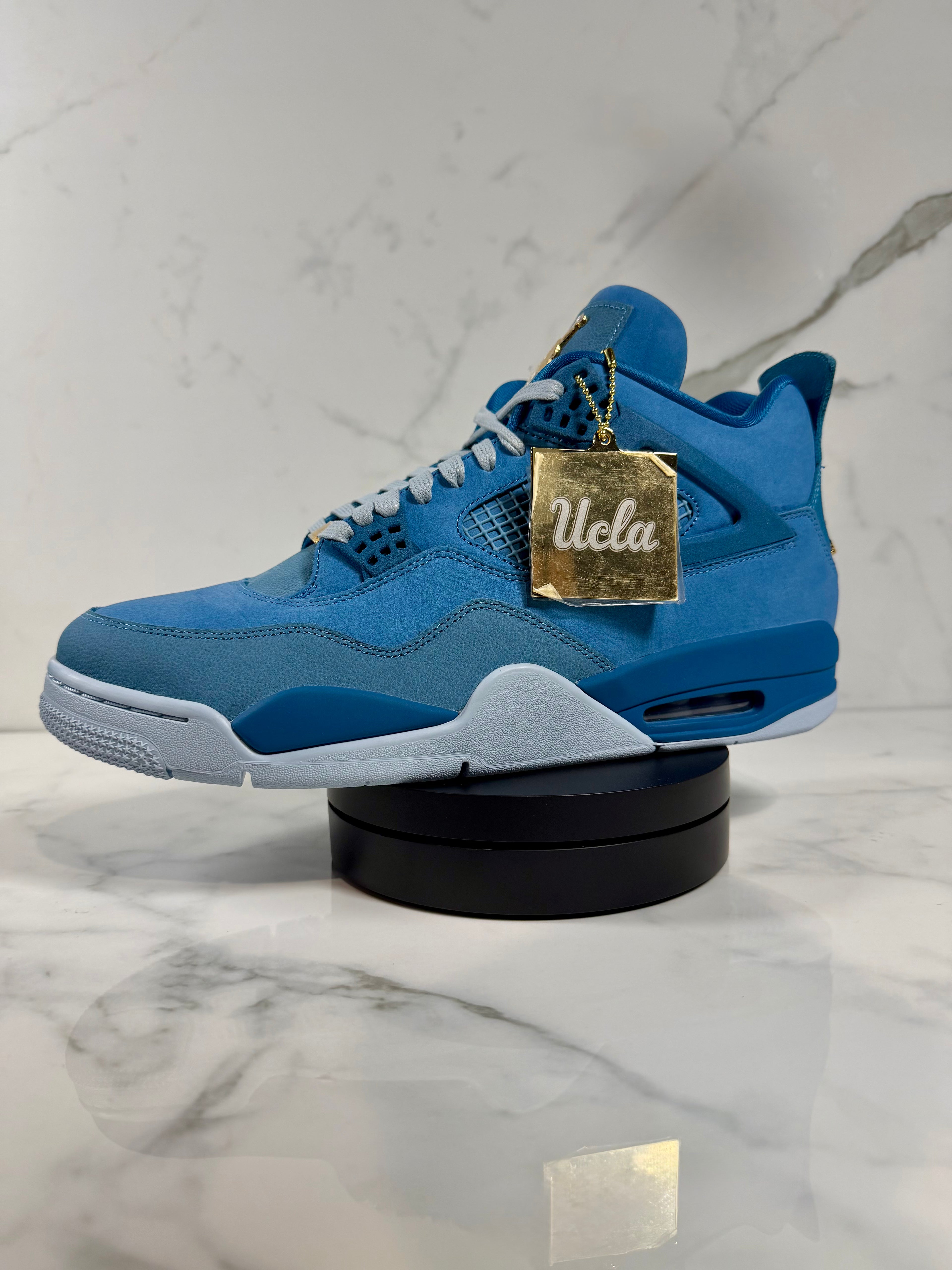 Rotating Turntable Display With Remote