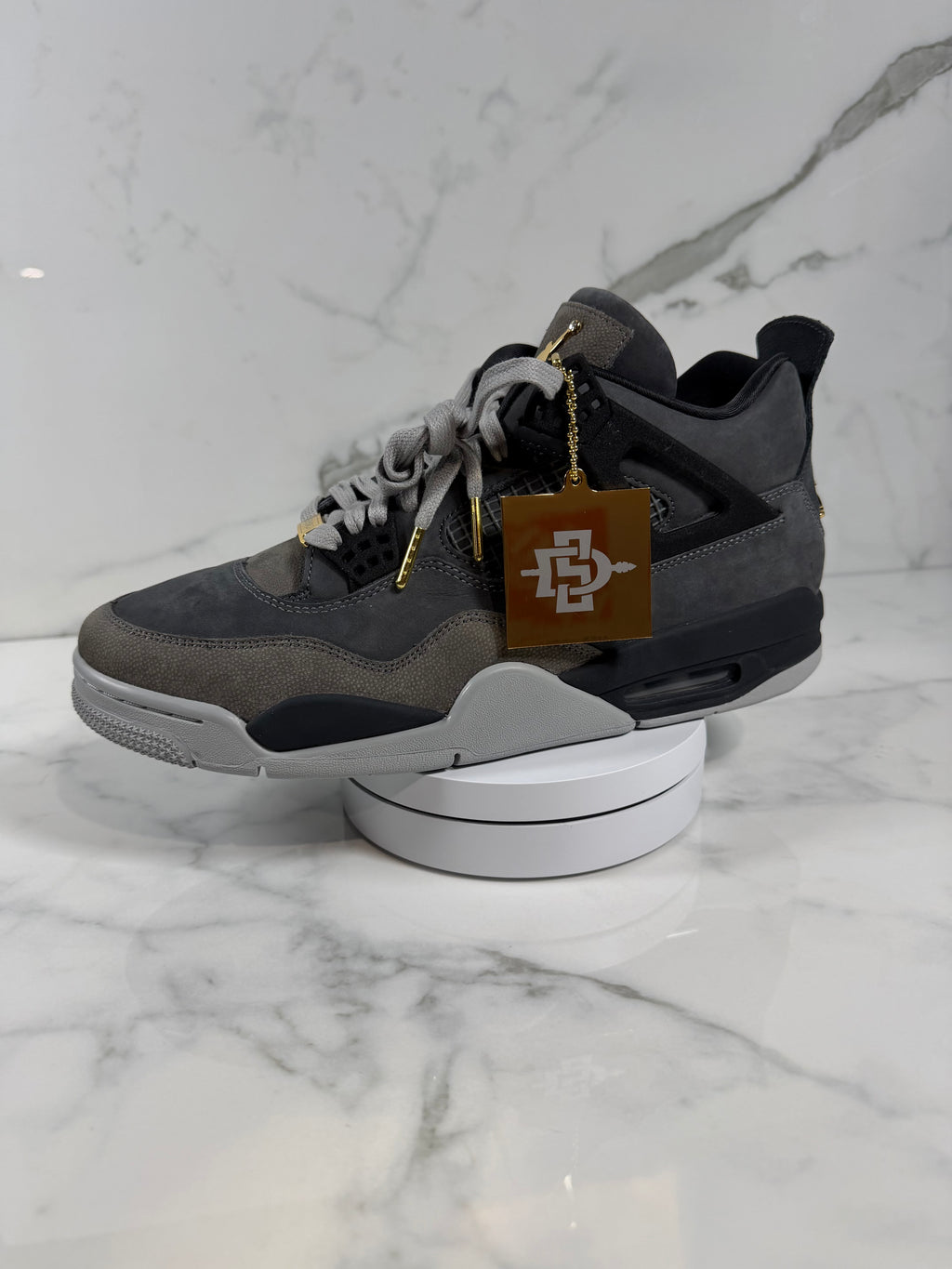 Rotating Turntable Display With Remote