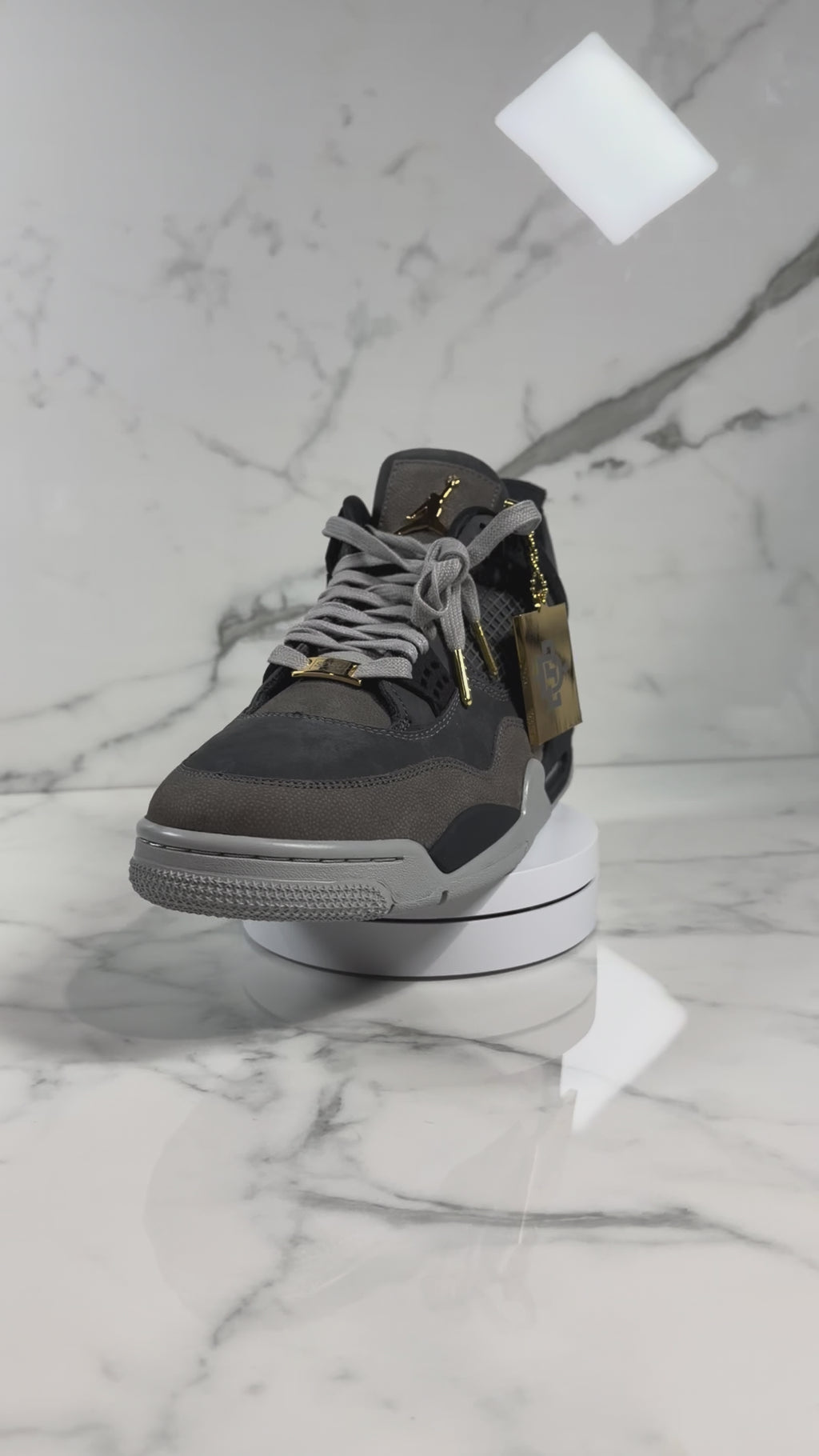 Rotating Turntable Display With Remote